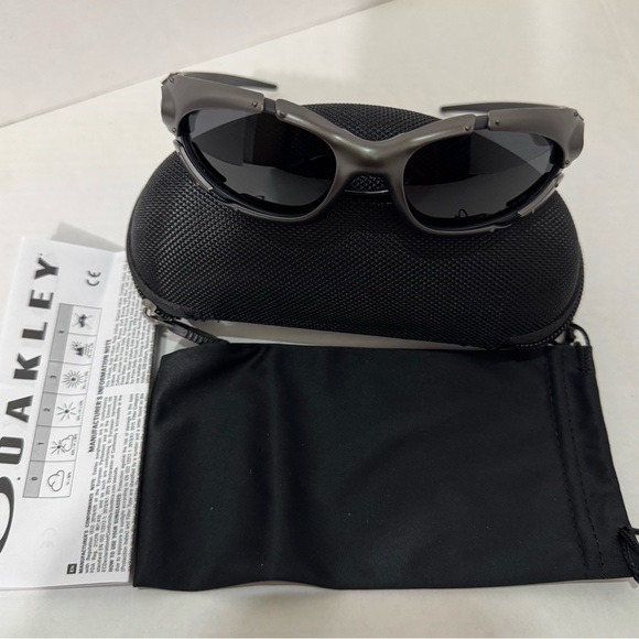 Oakley Plate Polarized Sunglasses Gun Metal Frame Grey Lenses Y2K Gorpcore🔥 - Picture 4 of 11